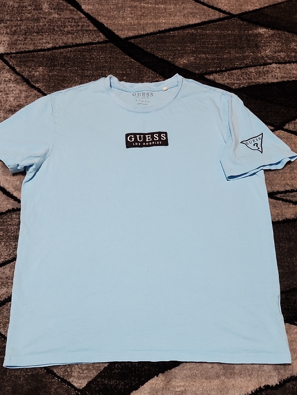 GUESS LOS ANGELES LIGHT BLUE BLACK BOX LOGO PATCH CREW-NECK SHORT-SLEEVE T-SHIRT